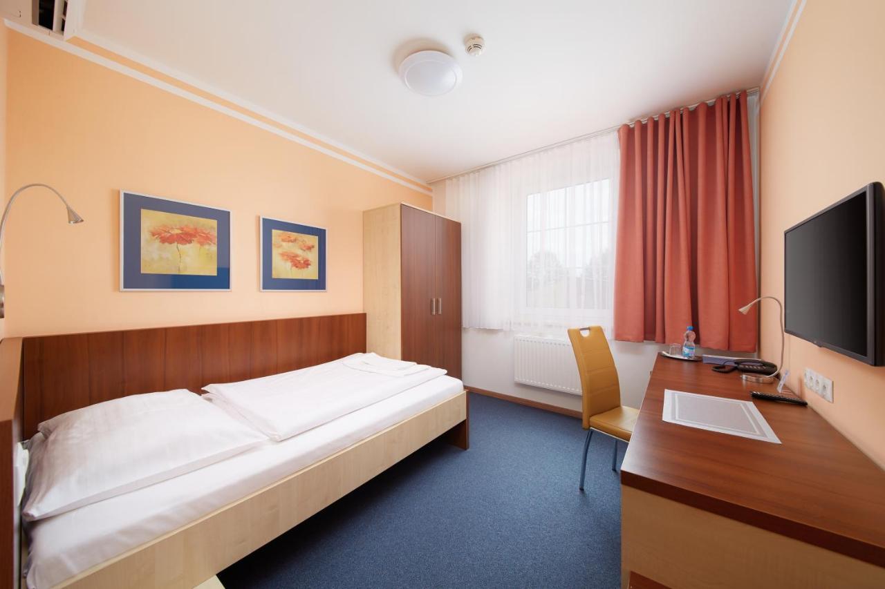 Hotel Nikolas Ostrava Ngoại thất bức ảnh